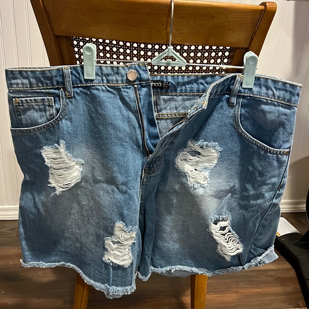 Boohoo distressed denim shorts